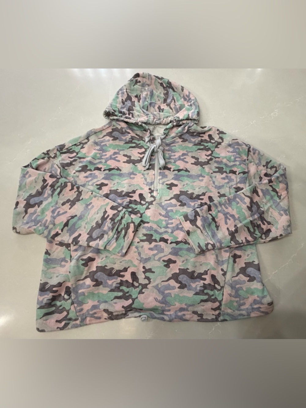 Fabletics Pink Green Camouflage Hoodie w/ Kangaroo Front Pocket, 1/4 Zip, L